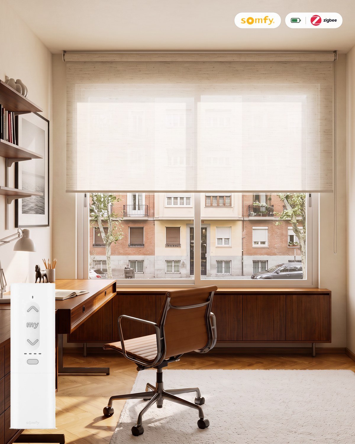 Estor enrollable motorizado traslúcido tejido Linen Natural con mando Somfy Zigbee, batería y cargador