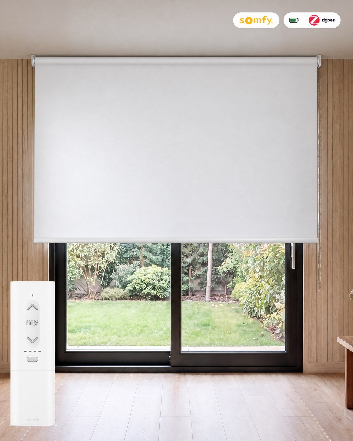 Estor enrollable opaco LuxBlock Blanco motorizado con mando Somfy Zigbee, batería y cargador